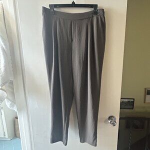 Noir Mid Rise Pleated Pants